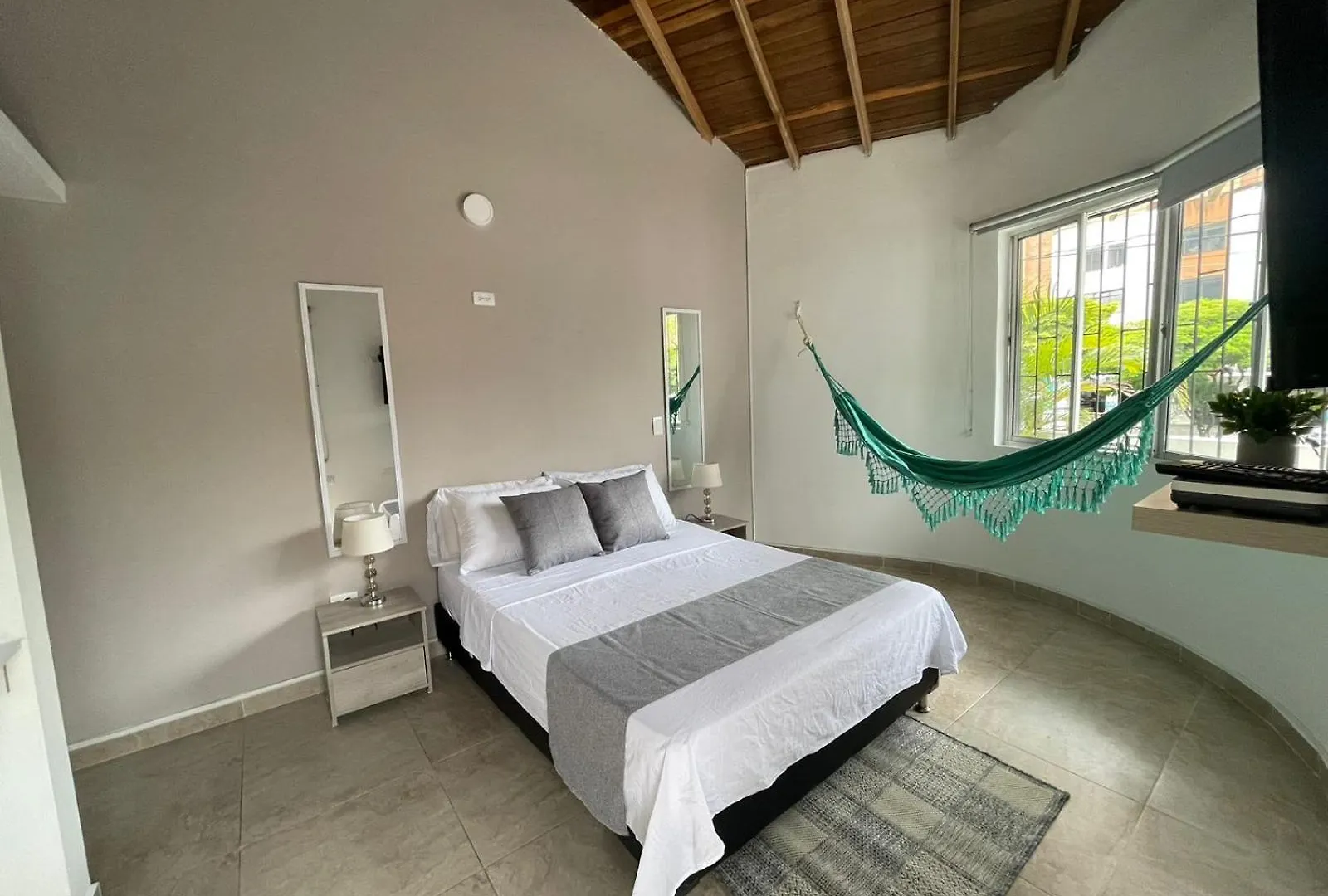 Apartamento Con Vista A Laureles 401 contacts